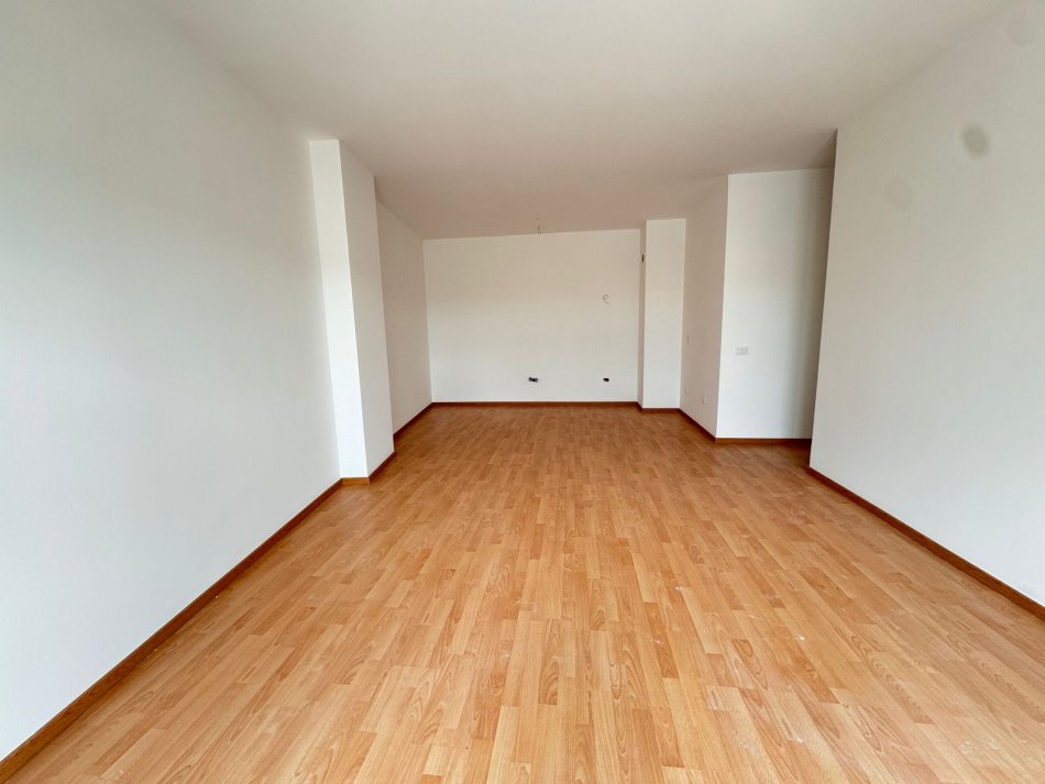 Tirane, shitet apartament 1+1 Kati 2, 77 m² 112.600 € 