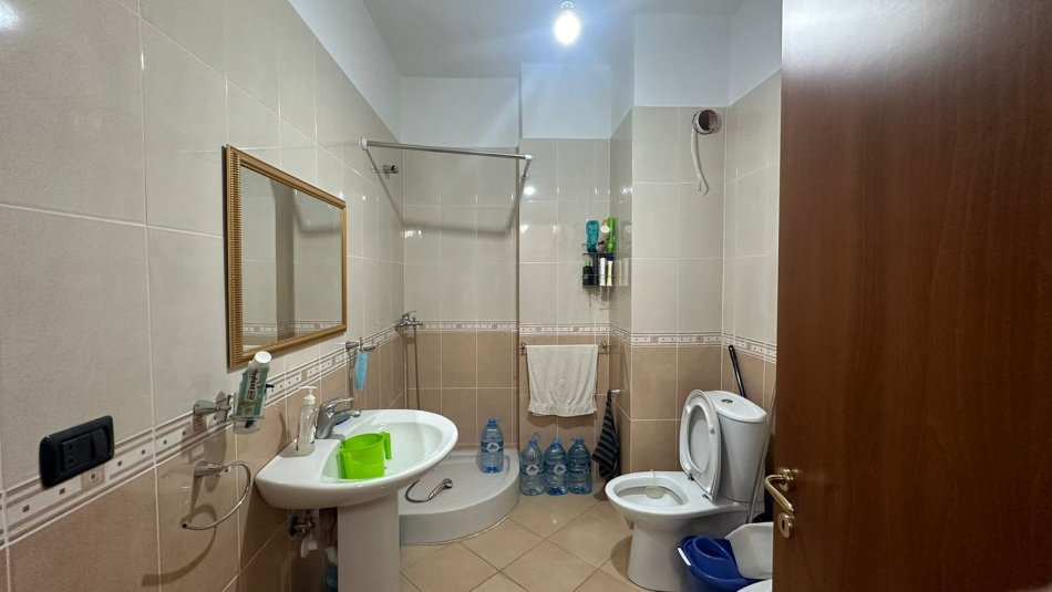 Tirane, jepet me qera apartament 2+1 Kati 3, 108 m² 400 € (Fresk)