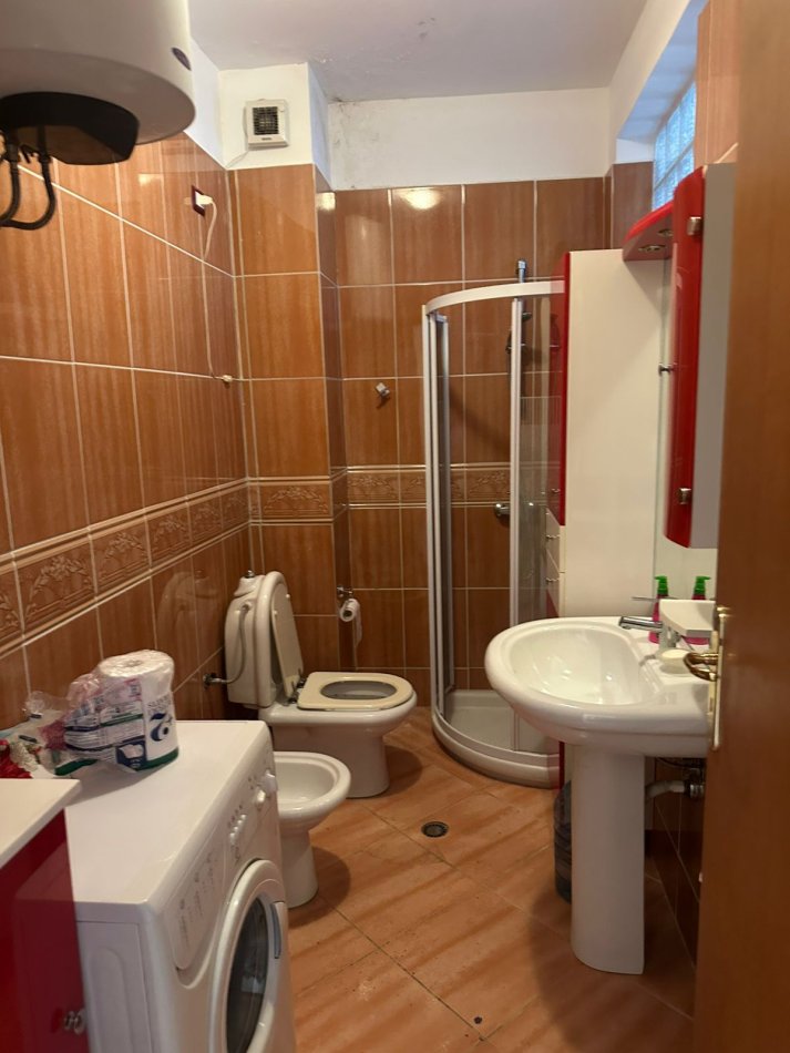 Durres, jepet me qera apartament 1+1+Ballkon Kati 4, 70 m² 420 € (Vollga)
