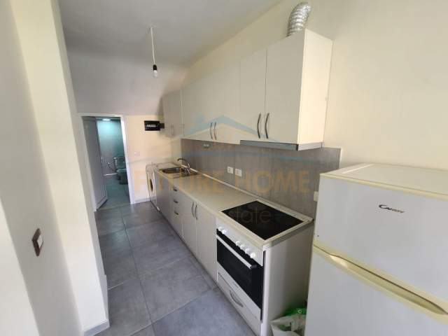 Tirane, jepet me qera apartament 2+1+BLK Kati 1, 90 m² 300 Euro (Fresku)