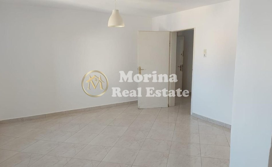 Tirane, jepet me qera apartament 1+1 Kati 4, 60 m² 250 € (Kombinat)