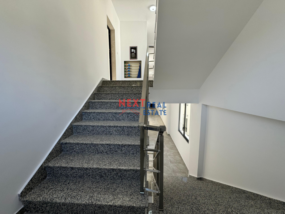 Vlore, shitet apartament 1+1+Ballkon Kati 3, 81 m² 180.000 € (RRADHIME)