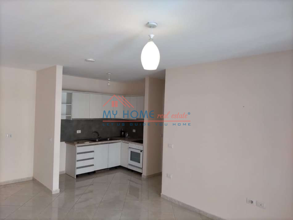 Tirane, jepet me qera apartament 2+1 Kati 3, 90 m² 550 € 