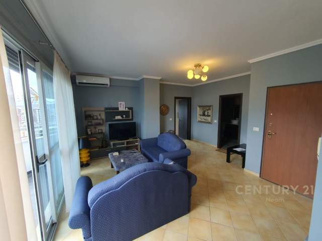 Tirane, jepet me qera apartament 1+1+BLK Kati 11, 93 m² 500 Euro (Rruga e Dibrës)