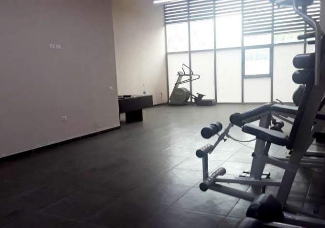 Tirane, jepet me qera ambjent biznesi Kati 1, 118 m² 1.200 Euro (RRUGA E KAVAJES)