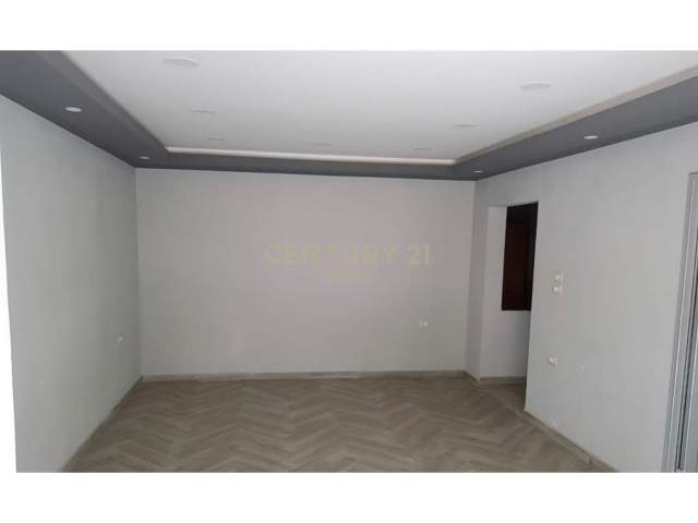 Tirane, jepet me qera ambjent biznesi Kati 0, 55 m² 600 Euro (Ali Demi)