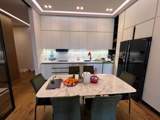 Tirane, jepet me qera apartament 2+1+A+BLK Kati 10, 100 m² 1.100 Euro (21 Dhjetori)