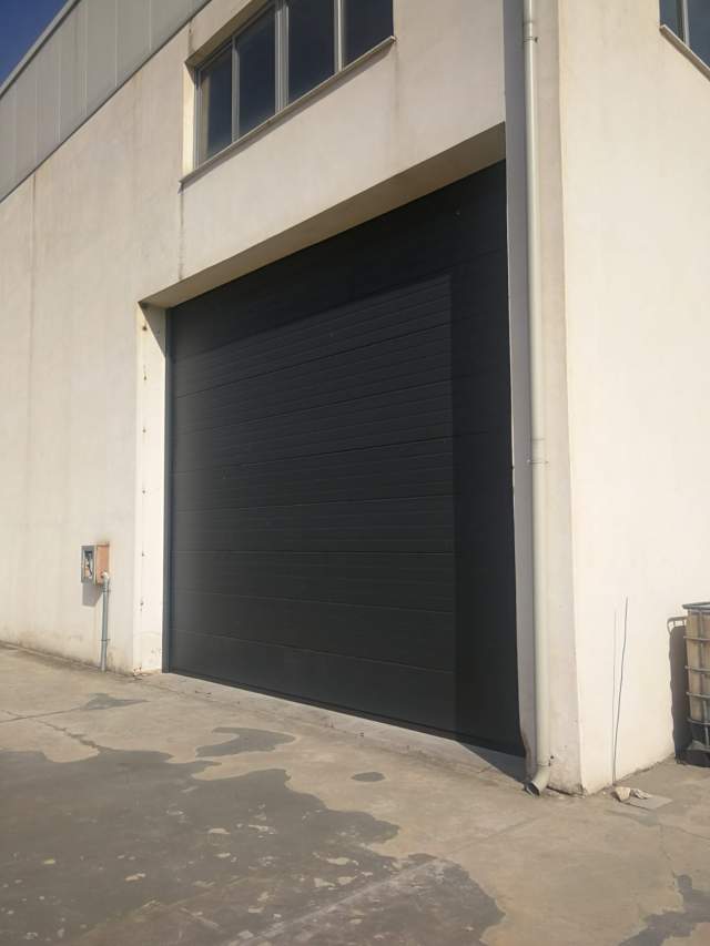 Tirane, jepet me qera magazine sip 1.010 m² 2.500 Euro, Fushe-Preze afer doganes se Tiranes