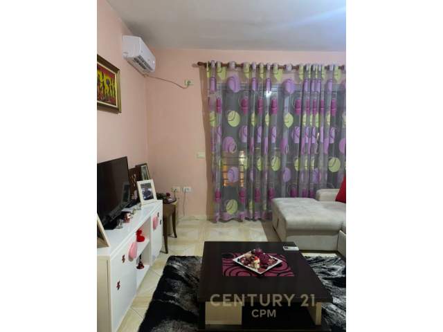 Tirane, jepet me qera apartament 1+1+BLK Kati 5, 61 m² 350 Euro (Komuna e Parisit)