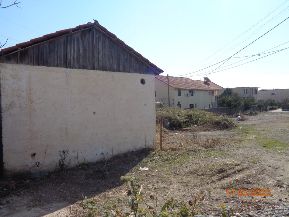 Lezhe - Ishull, Shitet truall me siperfaqe 200 m² dhe Ndertese me siperfaqe 61 m², 3,300,000 Leke