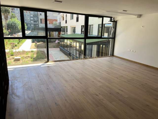 Tirane, jepet me qera ambjent biznesi Kati 0, 100 m² 800 Euro (Yzberisht)