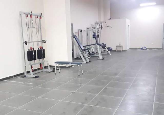 Tirane, jepet me qera ambjent biznesi Kati 1, 118 m² 1.200 Euro (RRUGA E KAVAJES)