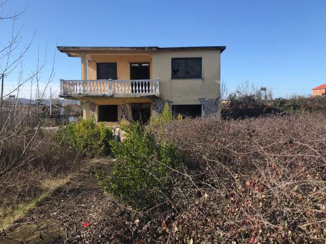 Thumane, Kruje, Shitet Truall 200 m² dhe Ndertese 108 m², 5.904.000 Leke