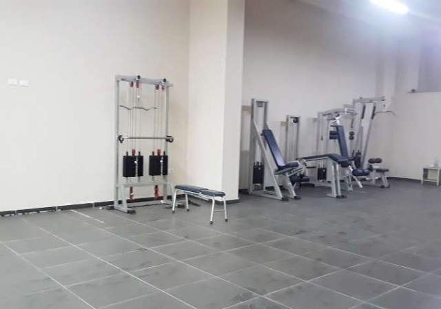 Tirane, jepet me qera ambjent biznesi Kati 1, 118 m² 1.200 Euro (RRUGA E KAVAJES)