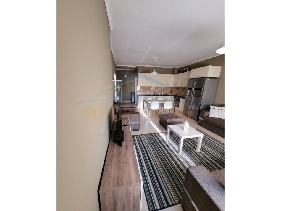 Korce, jepet me qera apartament 1+1 Kati 7, 70 m² 350 € (Lagjia 9)