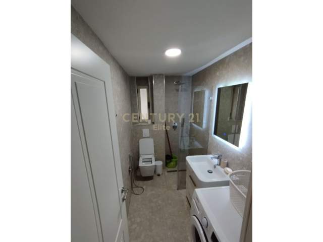 Tirane, jepet me qera apartament 1+1+BLK Kati 3, 55 m² 600 Euro (Shallvaret)