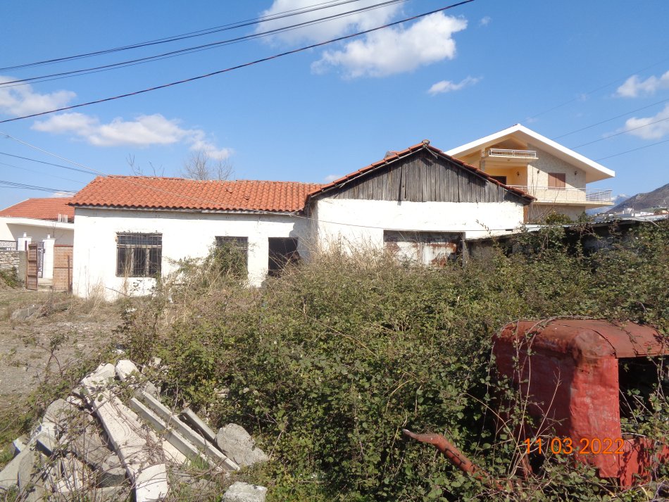 Lezhe - Ishull, Shitet truall me siperfaqe 200 m² dhe Ndertese me siperfaqe 61 m², 3,300,000 Leke