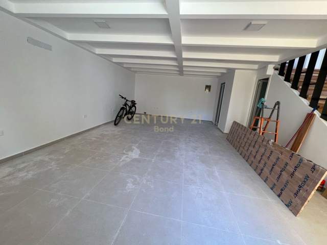 Tirane, jepet me qera ambjent biznesi Kati 0, 100 m² 800 Euro (Yzberisht)