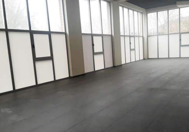 Tirane, jap me qera ambjent biznesi Kati 1, 260 m² 1.800 Euro (RRUGA E KAVAJES)