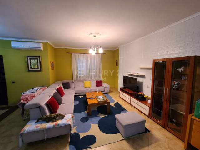 Tirane, jepet me qera Vile 2+1+A+BLK Kati 3, 100 m² 400 Euro (Qyteti Studenti)