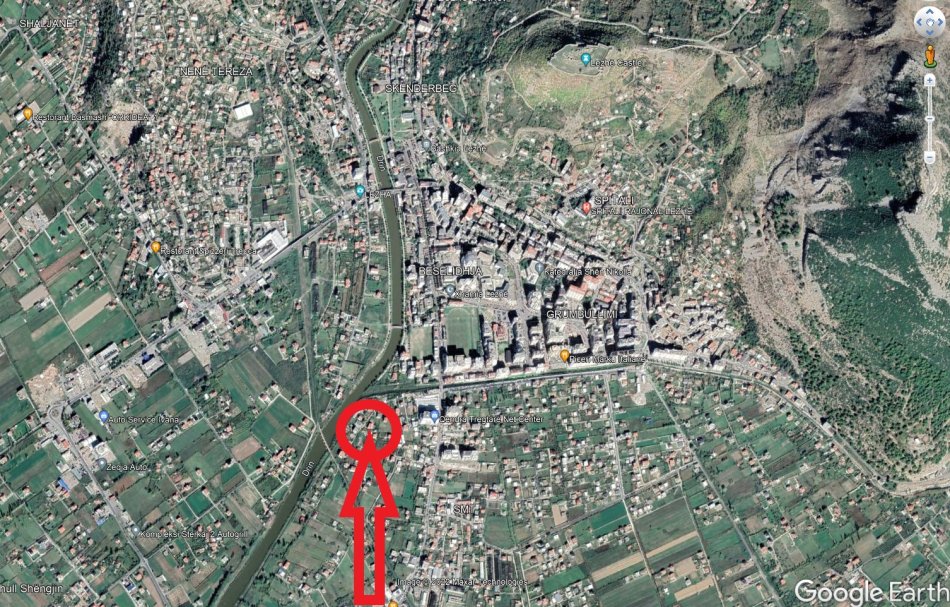 Lezhe - Ishull, Shitet truall me siperfaqe 200 m² dhe Ndertese me siperfaqe 61 m², 3,300,000 Leke