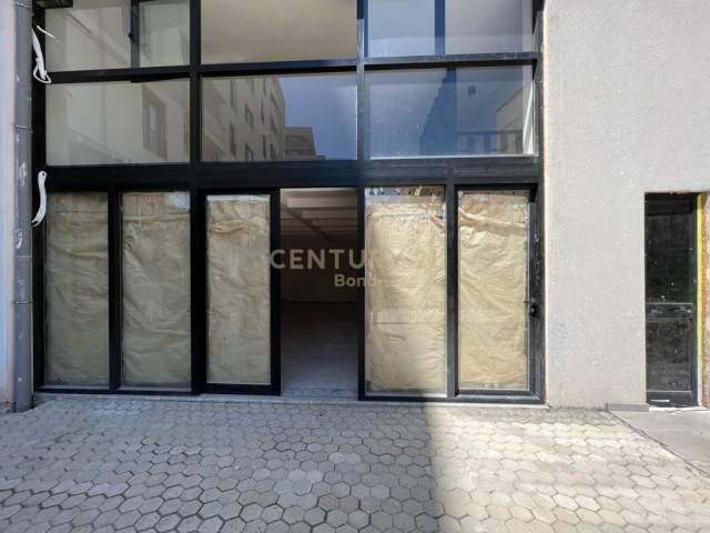 Tirane, jepet me qera ambjent biznesi Kati 0, 100 m² 800 Euro (Yzberisht)