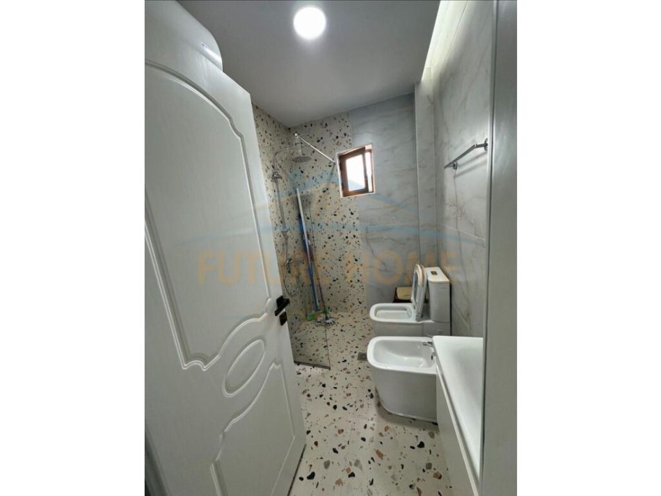 Korce, jepet me qera apartament 2+1 Kati 4, 65 m² 400 € (Lagjia 12)