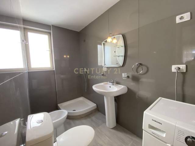 Tirane, jepet me qera apartament 2+1+BLK Kati 4, 95 m² 600 Euro (Kopshti Botanik Zoologjik)