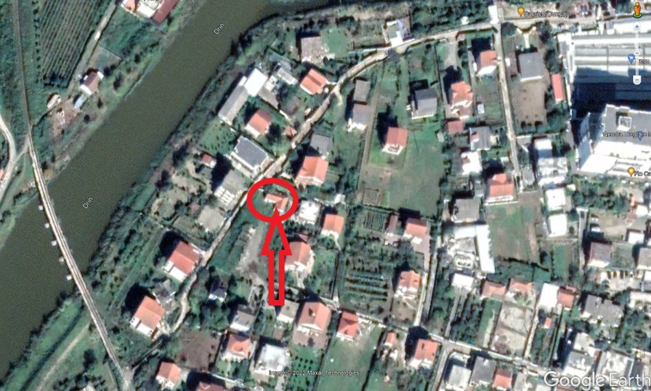 Lezhe - Ishull, Shitet truall me siperfaqe 200 m² dhe Ndertese me siperfaqe 61 m², 3,300,000 Leke