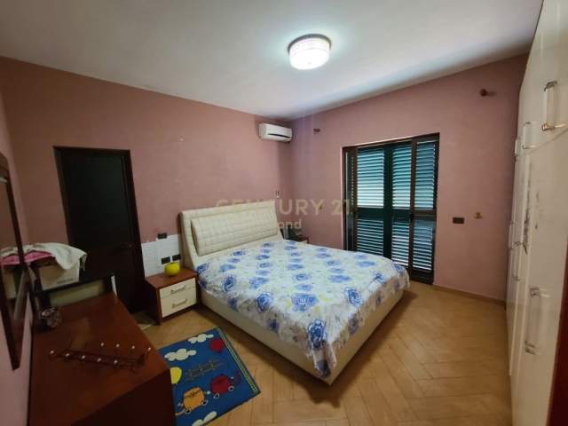 Tirane, jepet me qera Vile 2+1+A+BLK Kati 3, 100 m² 400 Euro (Qyteti Studenti)