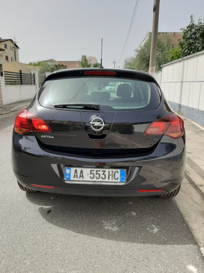 SUPER OKAZION !!!Durres, shes makine OPEL ASTRA Benzin, blu e errët manuale Kondicioner 58.000 km 6000 €