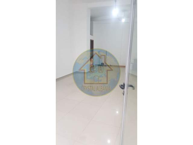 Tirane, jap me qera ambjent biznesi Kati 1, 55 m² 45.000 Leke (Teodor Keko)