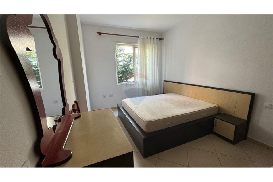 Tirane, jepet me qera apartament 1+1 Kati 1, 66 m² 300 € (Haziz Deliu)