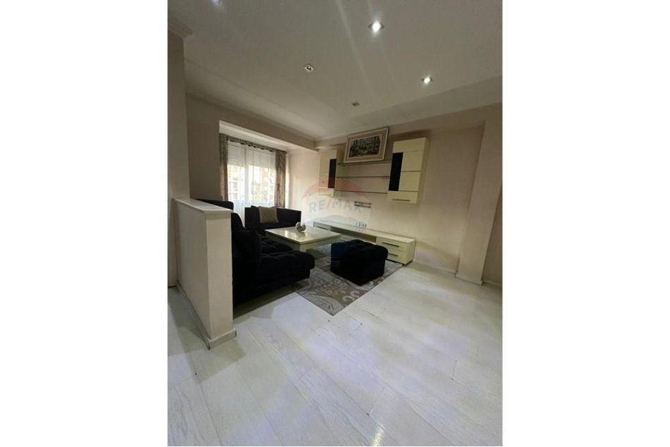 Tirane, shitet apartament 2+1+Ballkon Kati 4, 103 m² 110.000 € (Fresku)