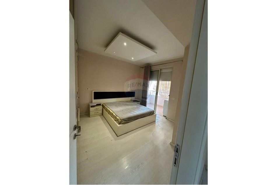 Tirane, shitet apartament 2+1+Ballkon Kati 4, 103 m² 110.000 € (Fresku)