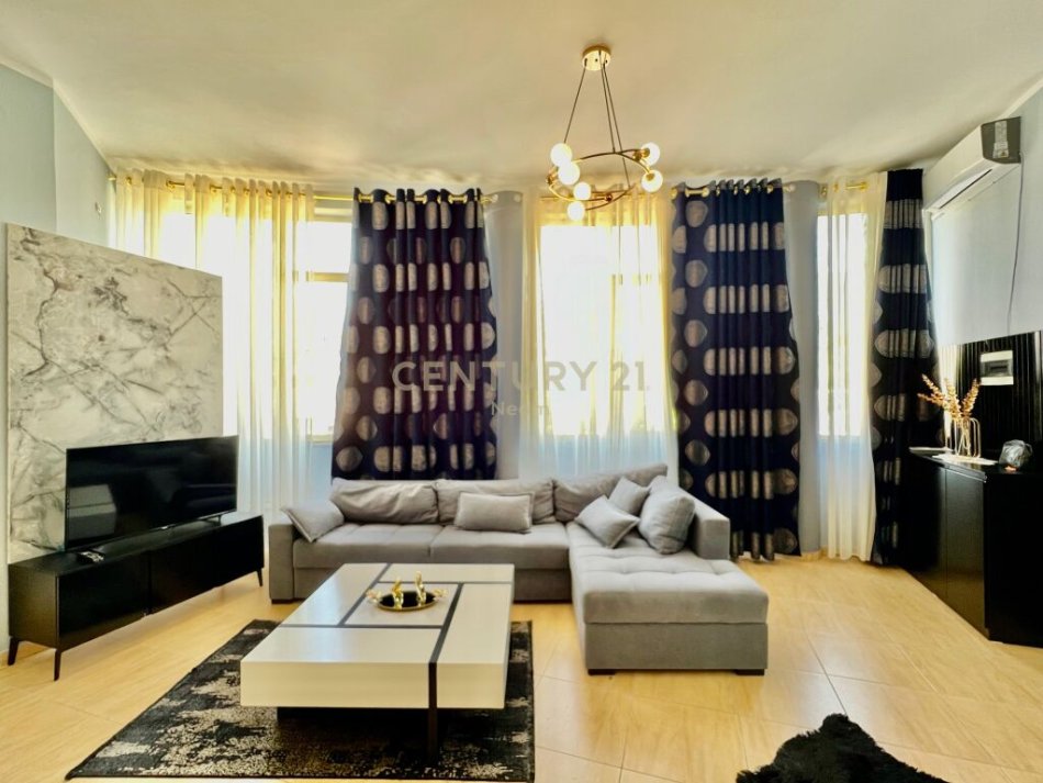 Tirane, jepet me qera apartament 1+1 Kati 1, 63 m² 400 € 