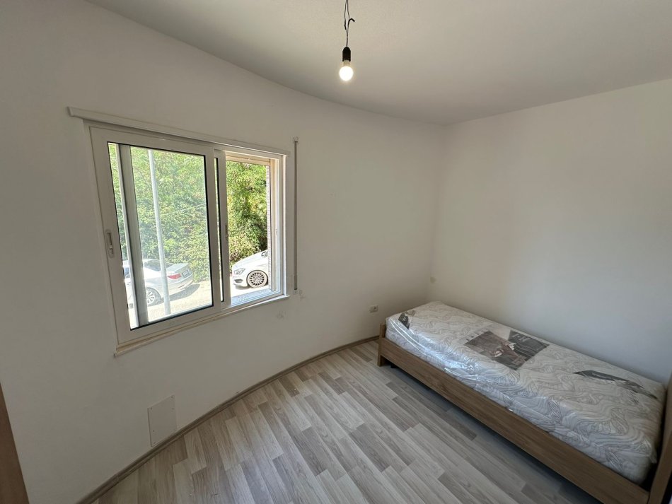 Tirane, shitet apartament 2+1+Aneks+Ballkon Kati 1, 90 m² 108.000 € (Dajtit)