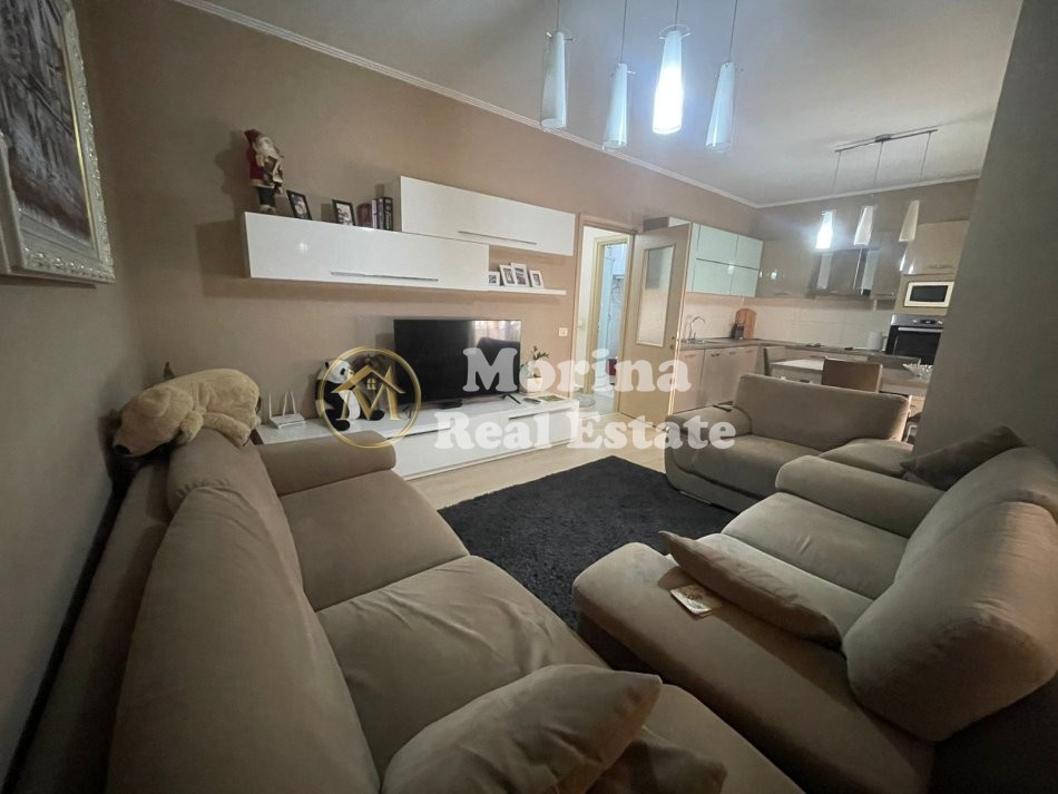 Tirane, jepet me qera apartament 2+1 Kati 7, 135 m² 600 € (Astir)
