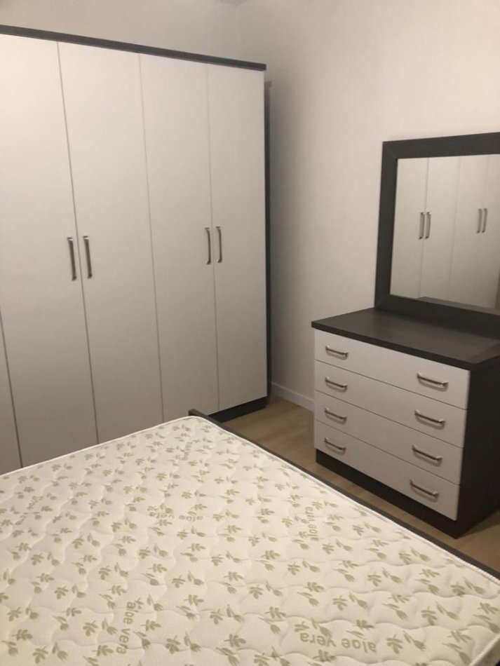 Tirane, jepet me qera apartament 1+1+Ballkon Kati 4, 71 m² 350 € (fresku)