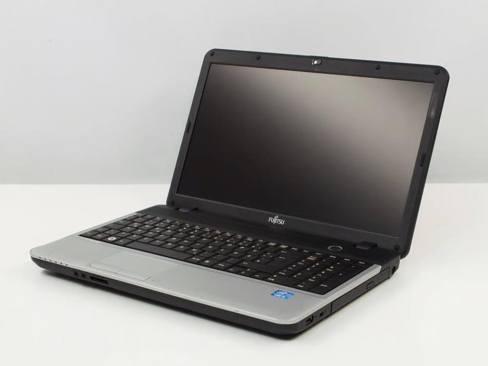 Tirane, shes Laptop Fujitsu 15.6 Lifebook 90 Euro