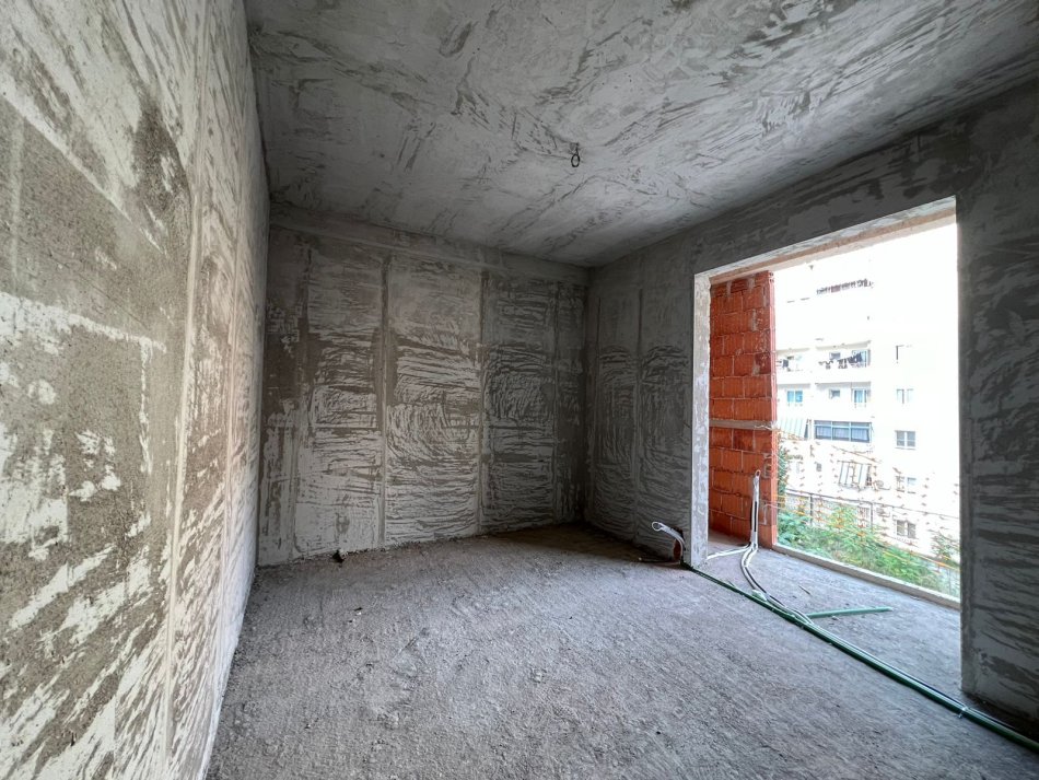 Tirane, shitet apartament 1+1+Ballkon Kati 2, 63 m² 93.500 € (Beniamin Kruta)