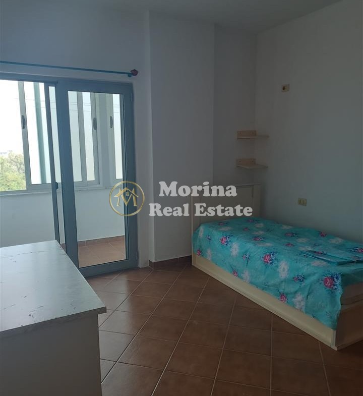 Tirane, jepet me qera apartament 3+1 Kati 3, 175 m² 500 € (Fushe Mezez)