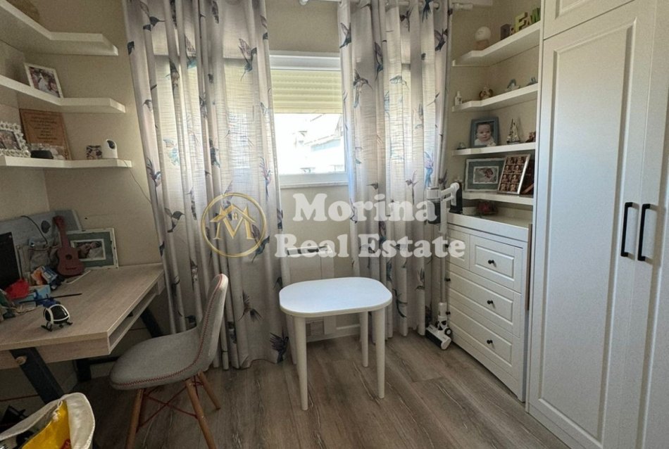 Tirane, shitet apartament 2+1+Ballkon Kati 4, 104 m² 206.000 € (Ali Demi/Rruga Shemsie Haka)