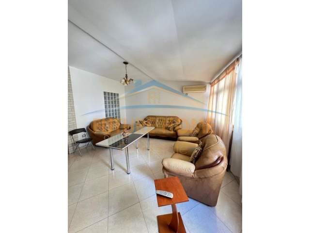 Tirane, jepet me qera apartament 1+1+BLK Kati 2, 100 m² 500 Euro (Komuna e Parisit)