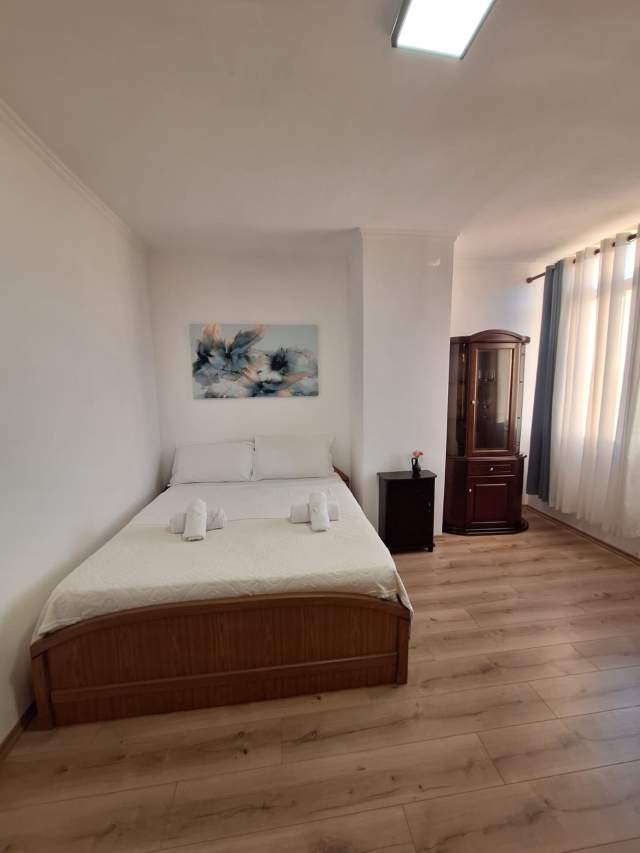 Tirane, jepet me qera garsonier Kati 7, 30 m² 370 Euro (Rr Muhamet Gjollesha)