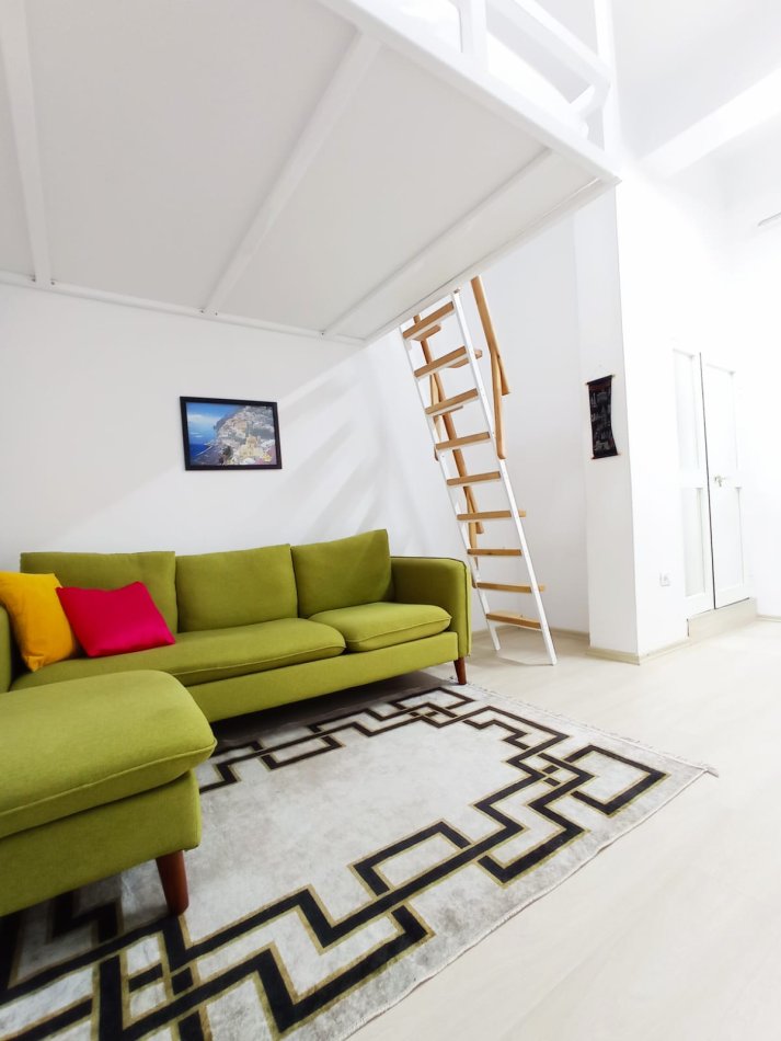 Tirane, jepet me qera apartament 1+1 Kati 2, 50 m² 600 € (SHKOLLA - PETRO NINI)