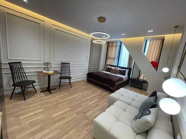 Tirane, shes garsonier Kati 10, 43 m², (rruga e kavajes) - aktualisht perdoret per airbnb (qera ditore -1500 Euro/muaj)