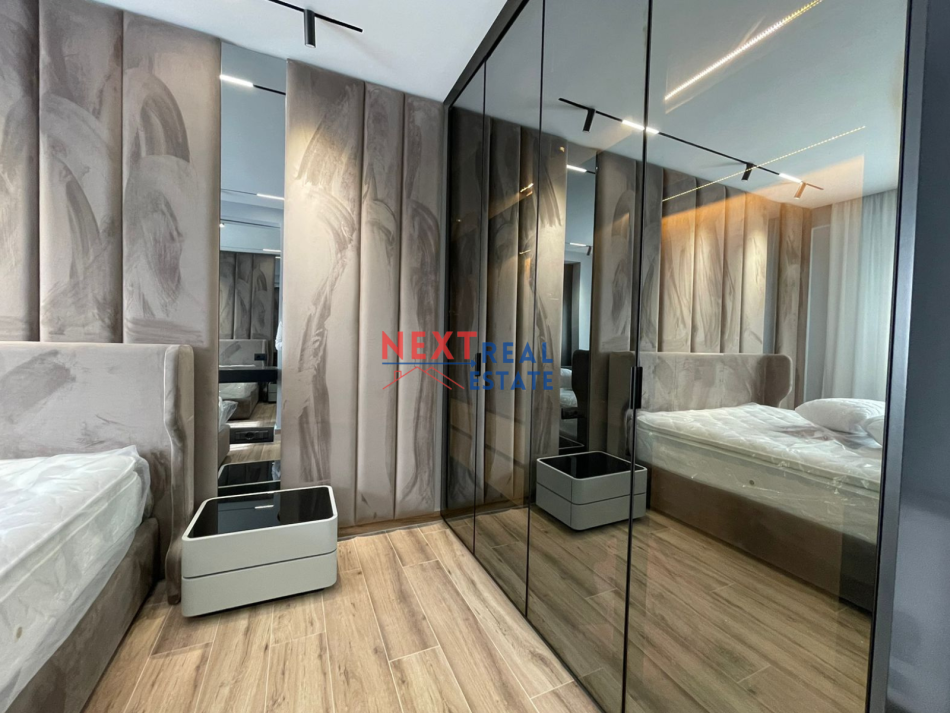 Vlore, jepet me qera apartament 2+1+Ballkon , 700 € (LUNGOMARE)