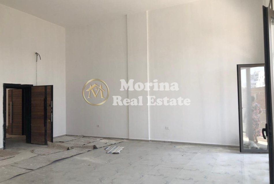 Tirane, jepet me qera ambjent biznesi Kati 2, 88 m² 600 € (Xhamllik/Conadit Pallati i ri)