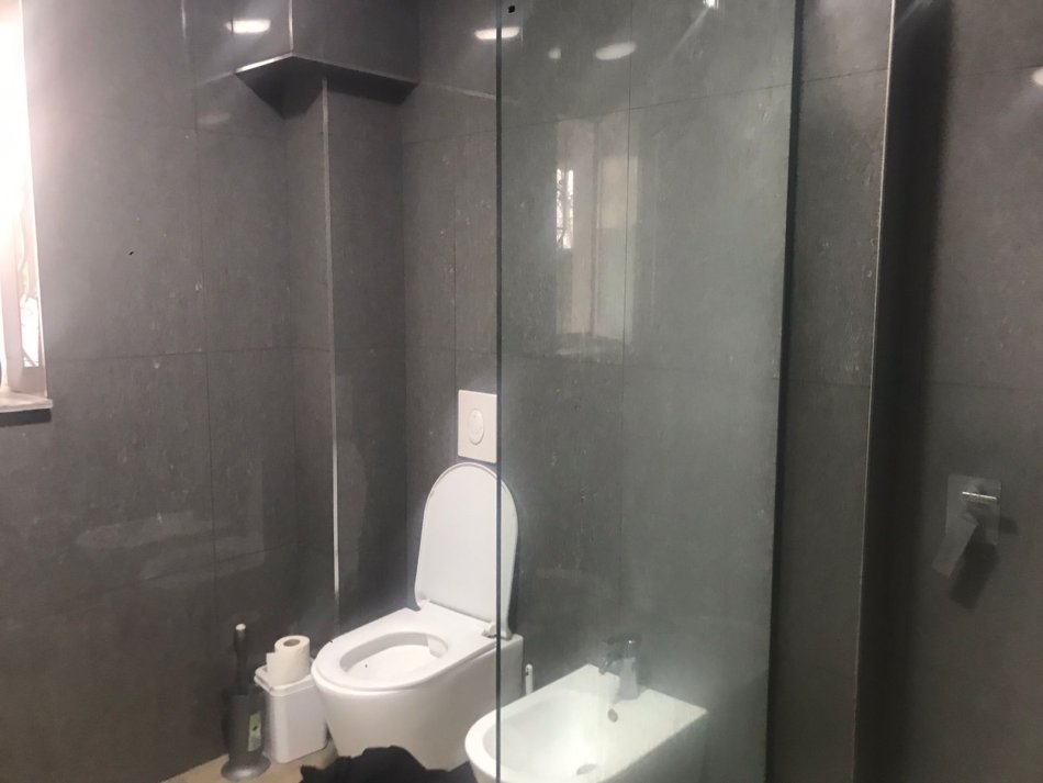 Tirane, shitet apartament 2+1+Ballkon Kati 1, 87 m² 118.000 € (ne fillim te rruges Myslym Keta Tirane.)